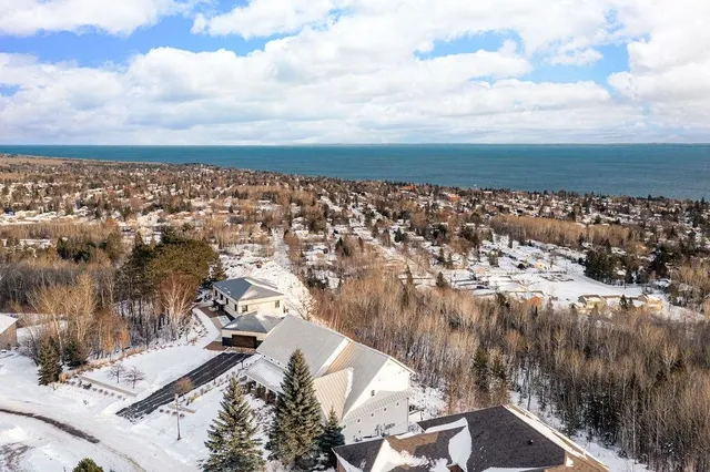 $1,799,900 | 3725 North Ridge Road, Duluth, MN 55804