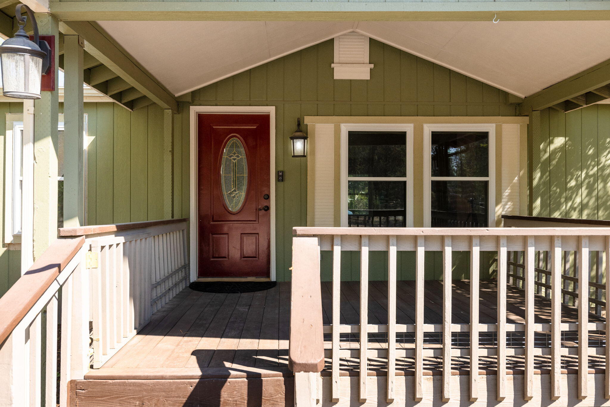 16078 Hawks Lair Road La Pine, OR 97739 - Photo 2 of 33 Covered front porch