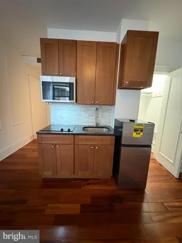 $1,000 | 1324-00 Locust Street, Unit 1017, Philadelphia, PA 19107