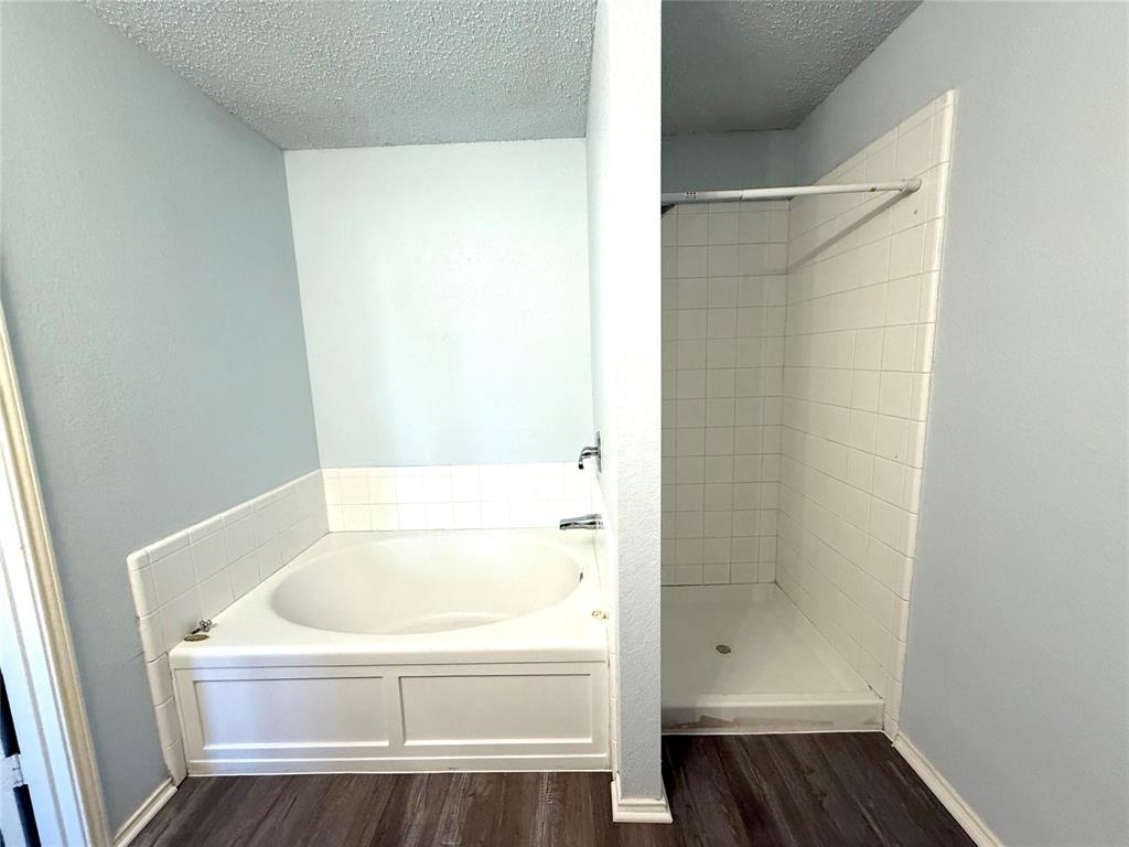 1710 White Oak Road Anna, TX 75409 - Photo 11 of 14 a bathroom with a bathtub