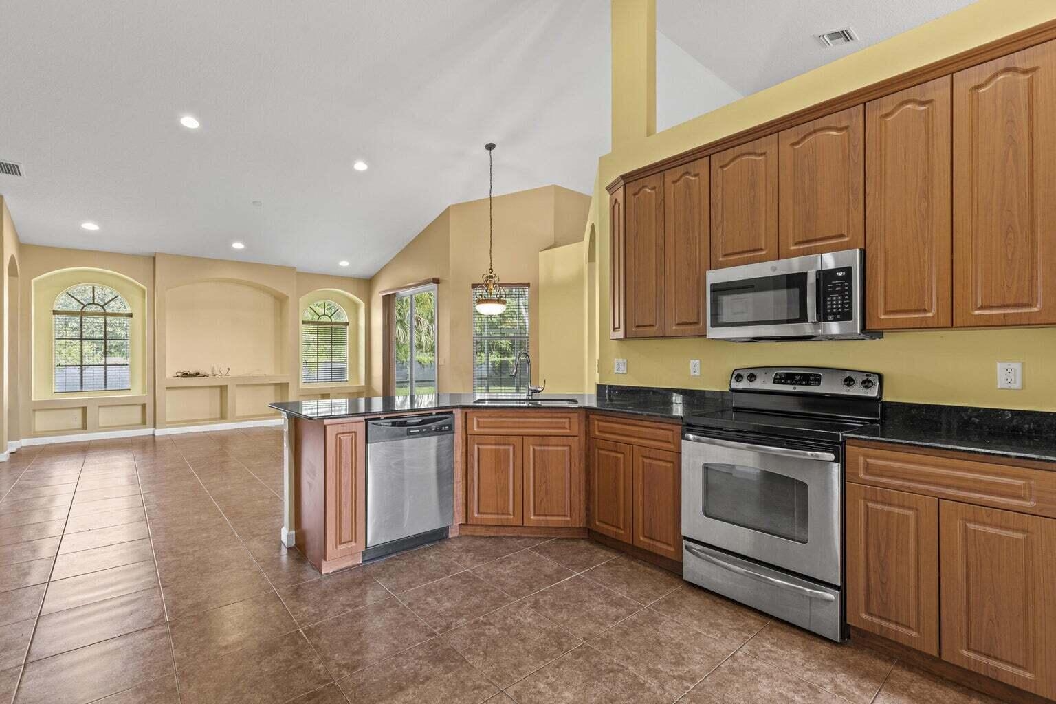 4407 Southwest Wabash Street Port St. Lucie, FL 34953 - Photo 19 of 38 Kitchen