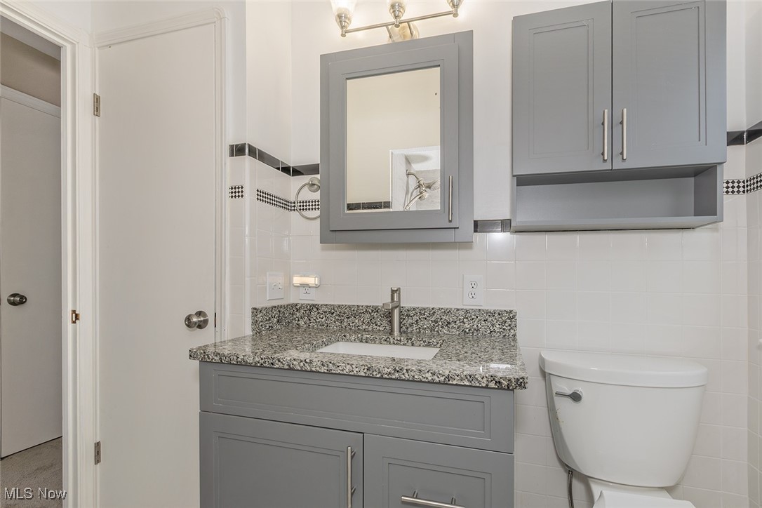 4623 Fulton Road Cleveland, OH 44144 - Photo 18 of 34 Bathroom