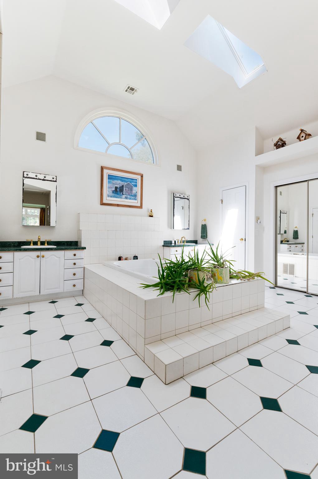 26 Dunminning Road Newtown Square, PA 19073 - Photo 29 of 36 Main En Suite Bath