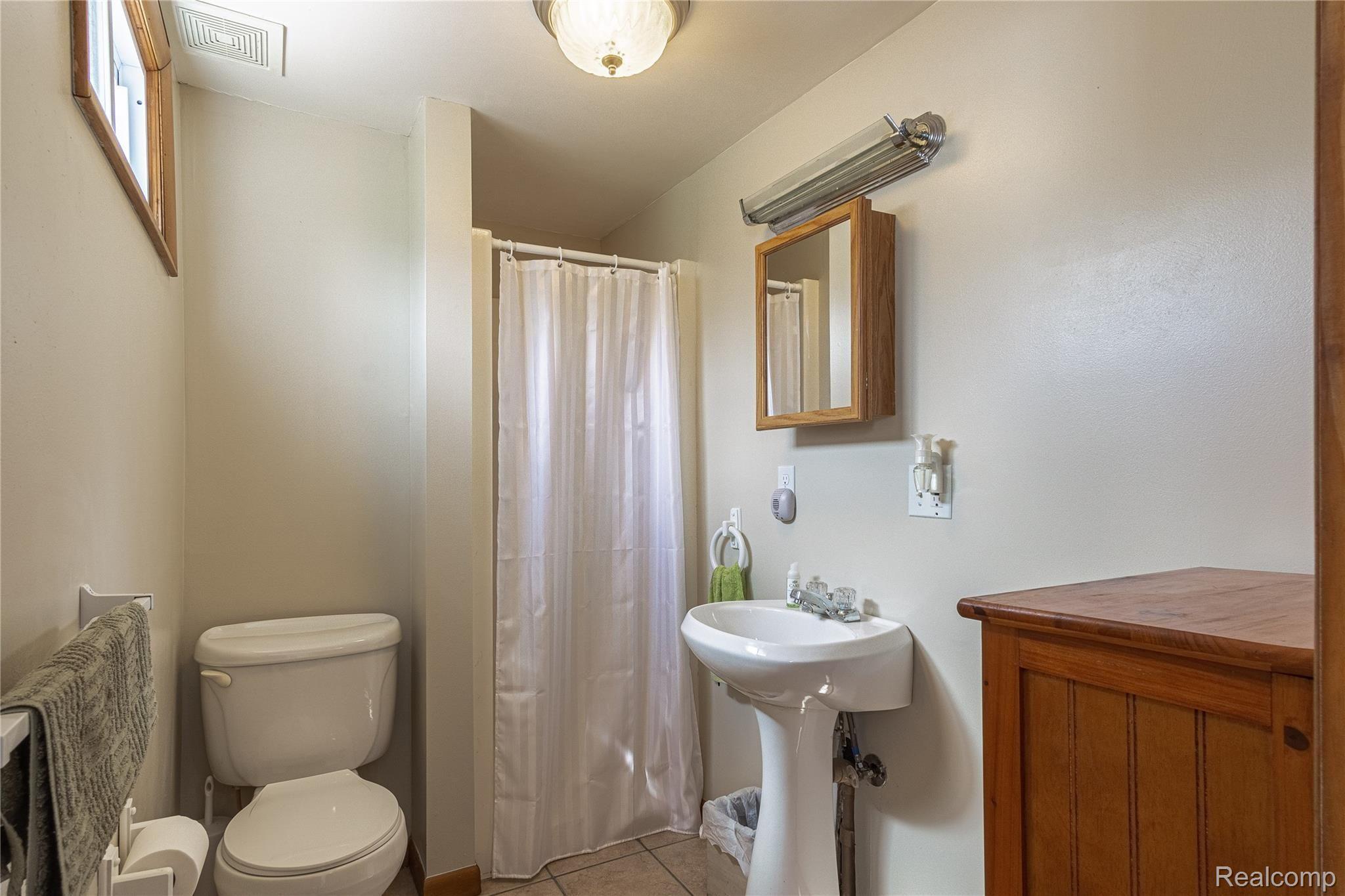 4302 East Lake Road Clio, MI 48420 - Photo 16 of 24 Interiors (30 of 42).jpg