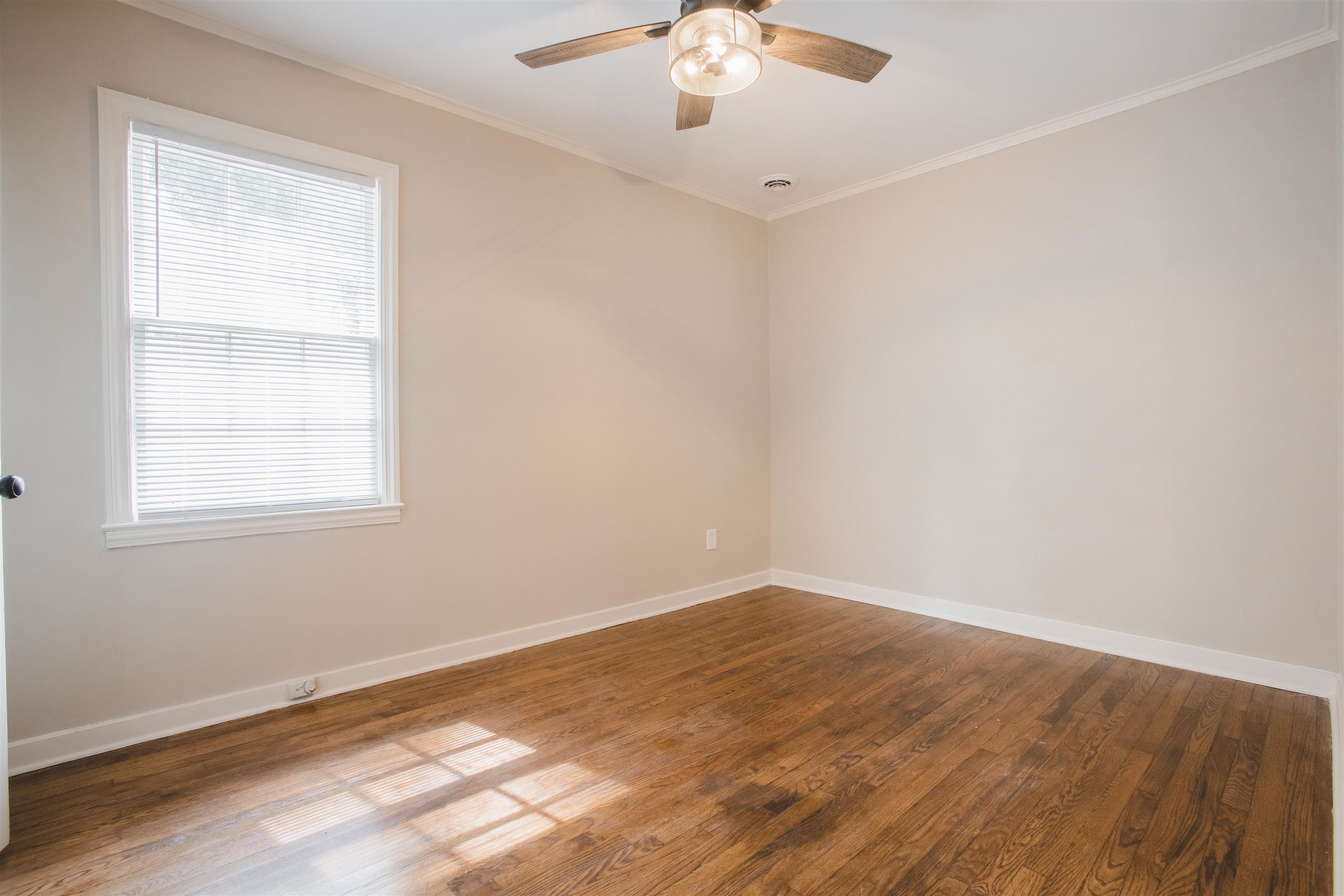 4094 Lawrence Road Memphis, TN 38122 - Photo 13 of 24 an empty room with a window