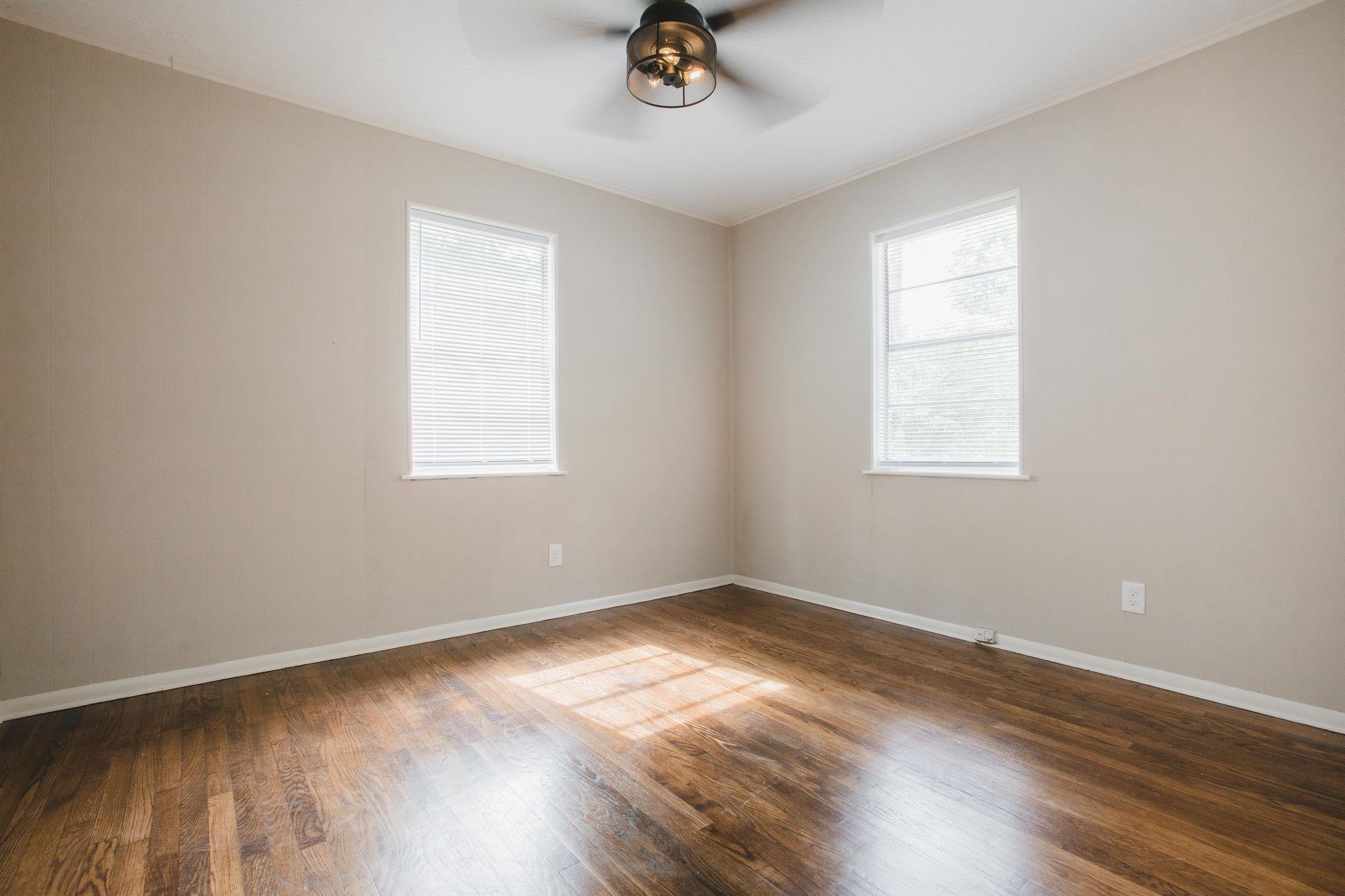 4094 Lawrence Road Memphis, TN 38122 - Photo 17 of 24 an empty room with a window