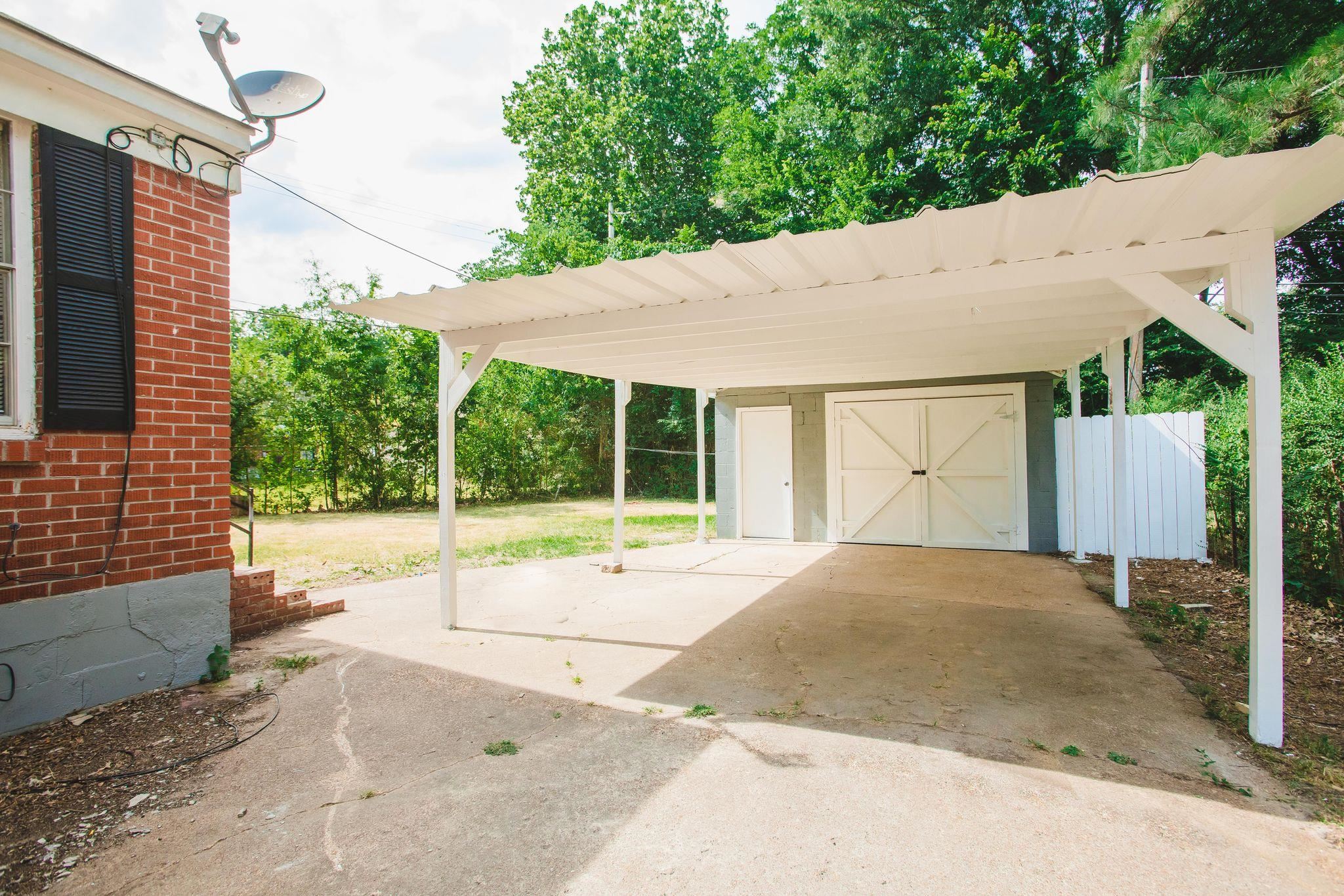 4094 Lawrence Road Memphis, TN 38122 - Photo 23 of 24 a backyard of a house with large tree