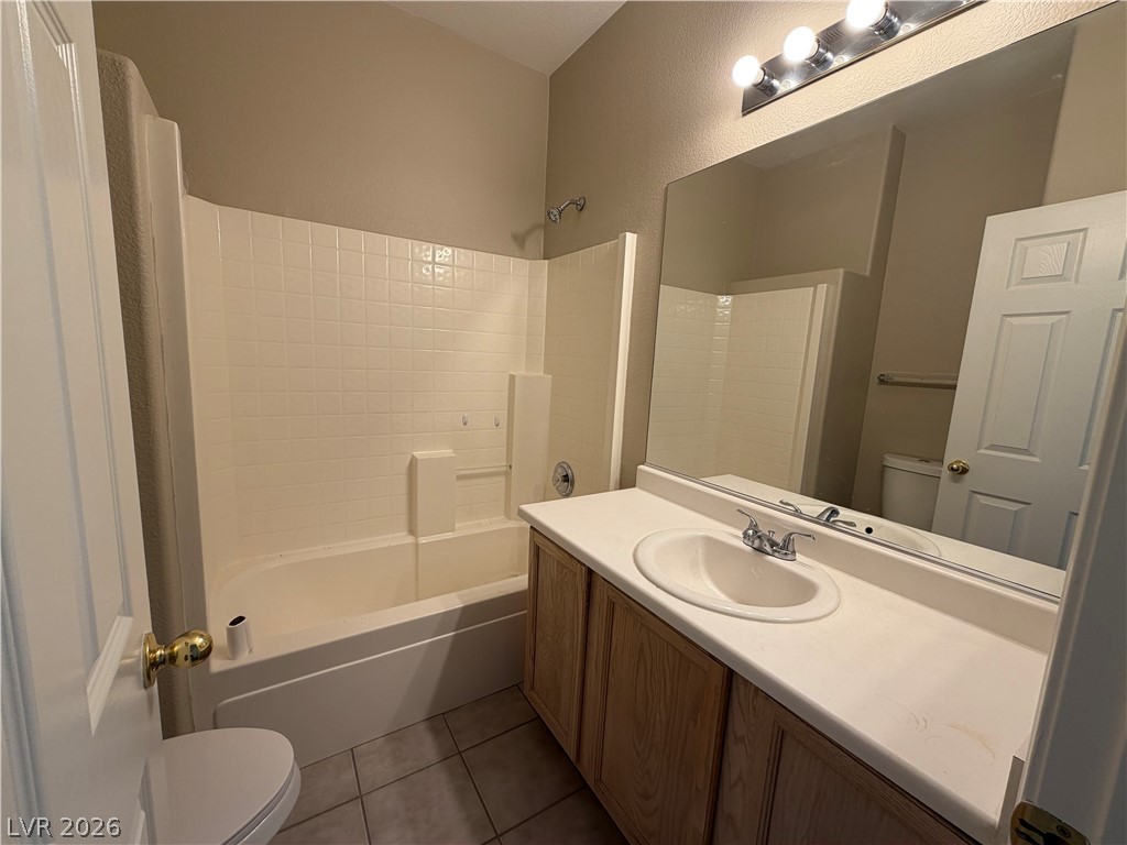 10975 Pumpkin Ridge Avenue Las Vegas, NV 89135 - Photo 9 of 13 Functional full bathroom featuring a tub-shower combination and a practical vanity with ample counter space.