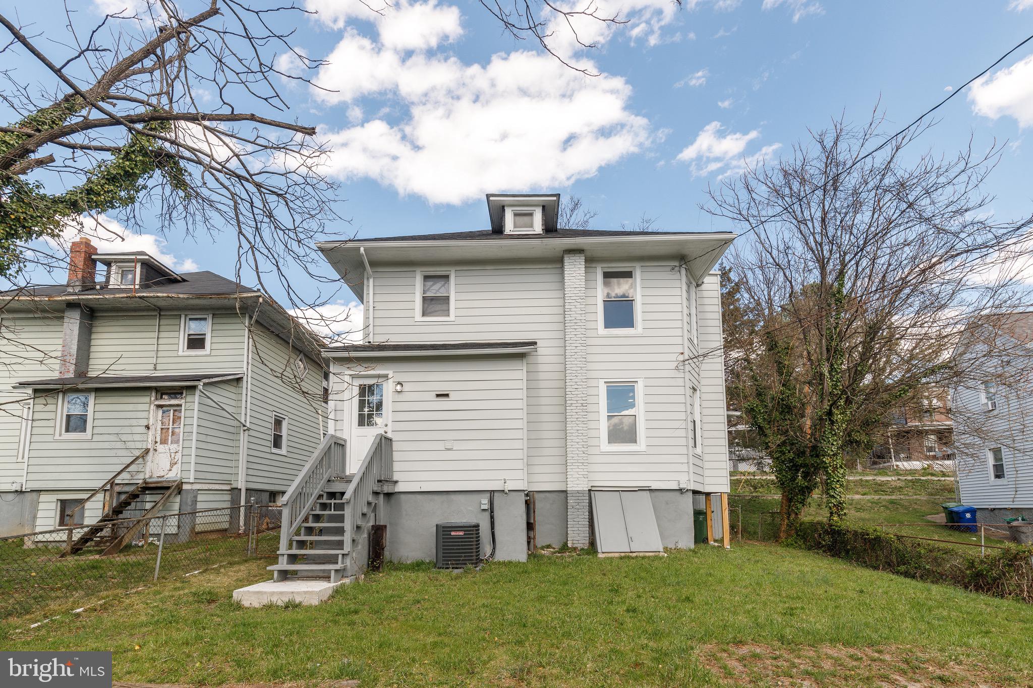 2805 Hamilton Avenue Baltimore, MD 21214 - Photo 6 of 41 a front view of a house with a yard