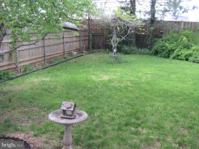 7 Edgemoor Road Lutherville-Timonium, MD 21093 - Photo 5 of 15 Back yard