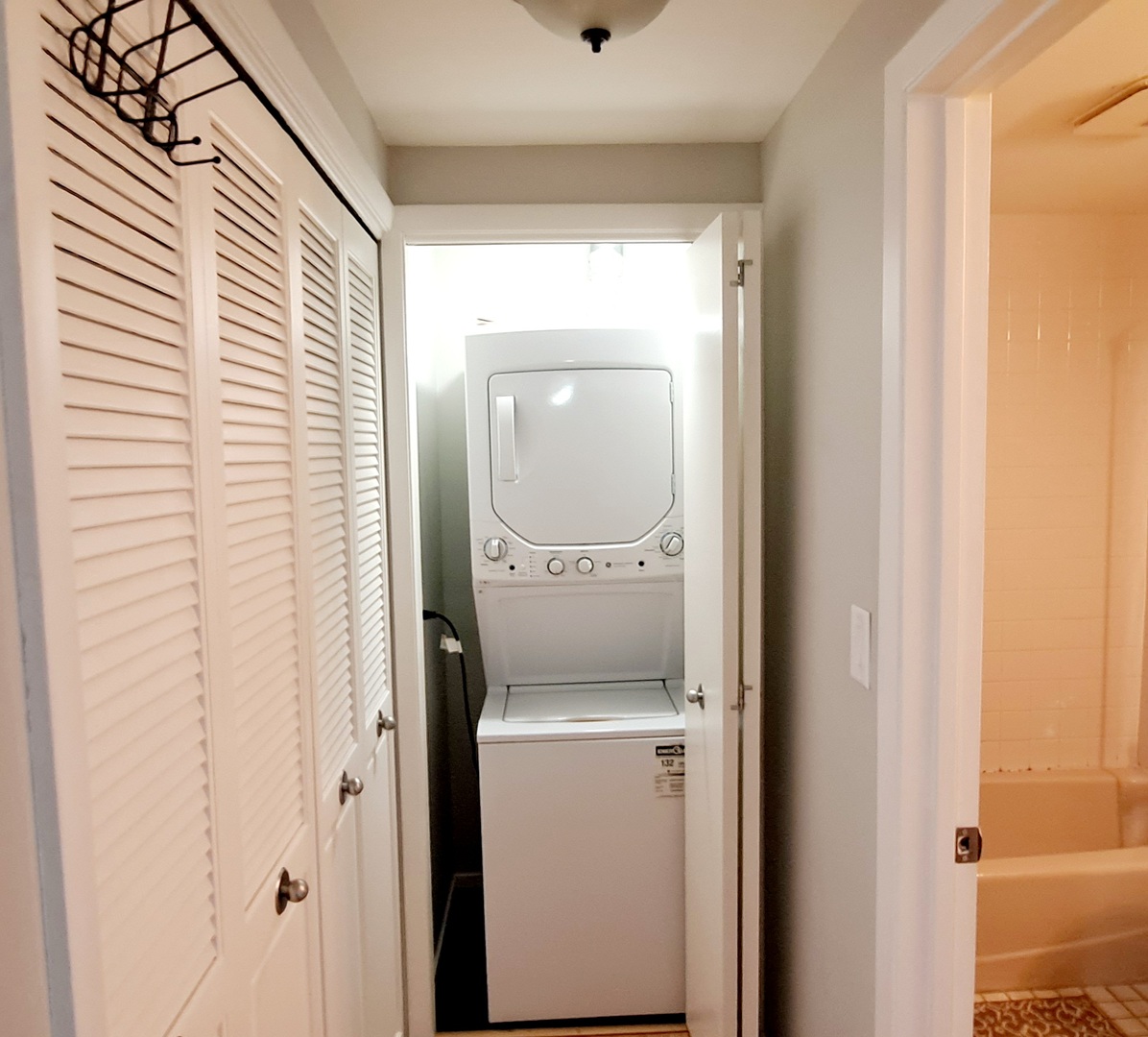 6337 Roosevelt Road, Unit 202 Berwyn, IL 60402 - Photo 5 of 9 a view of a hallway with a washer and dryer