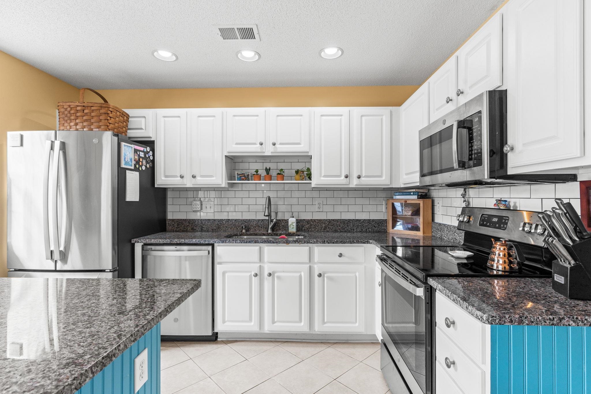 693 Wilshire Lane, Unit 693 Murrells Inlet, SC 29576 - Photo 11 of 47