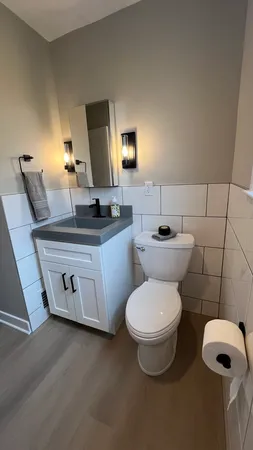 $2,100 | 4835 Hull Street, Unit 1E, Skokie, IL 60077