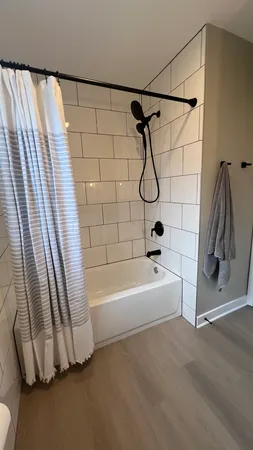 $2,100 | 4835 Hull Street, Unit 1E, Skokie, IL 60077