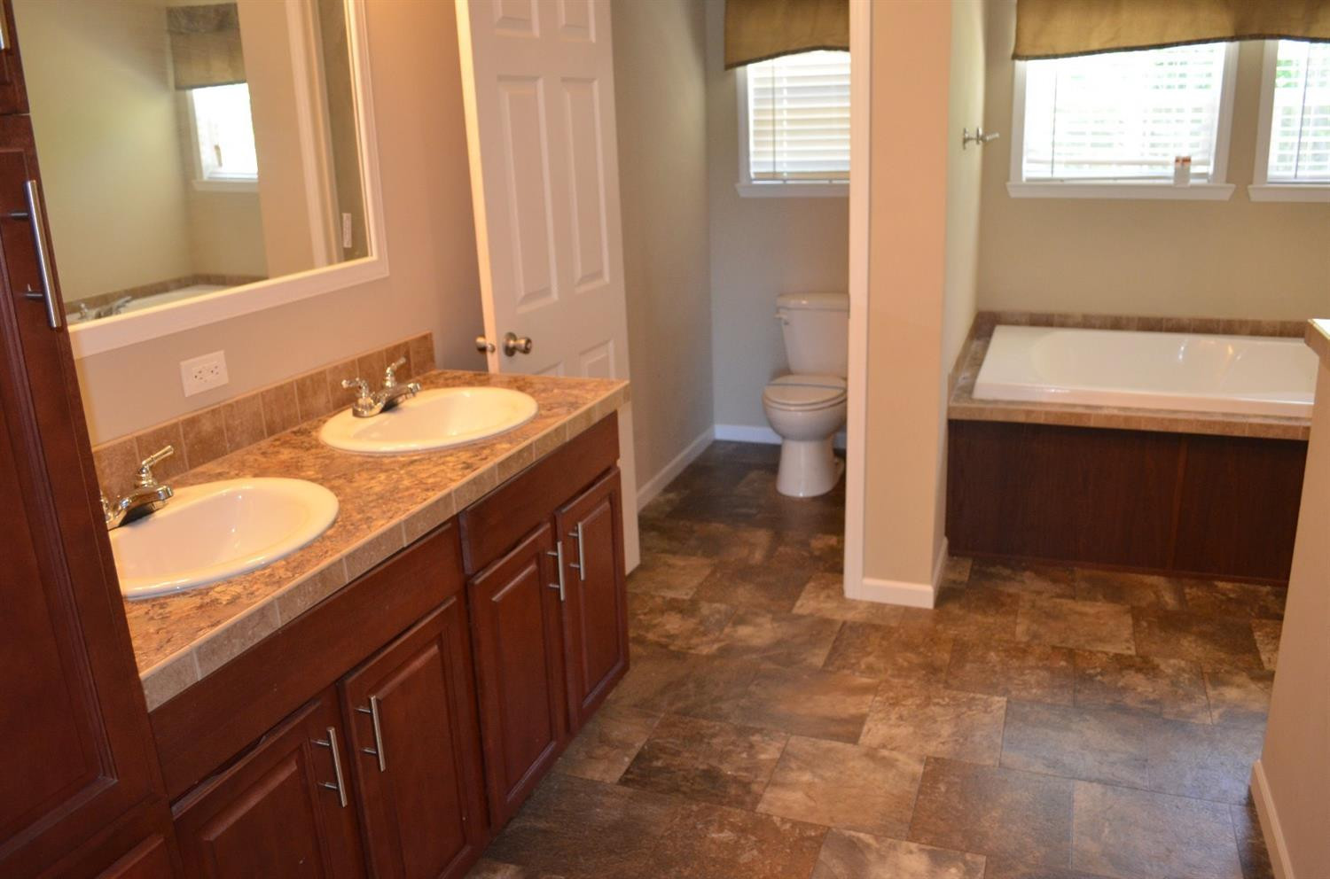 1877 Holly Grove Road Corbin, KY 40701 - Photo 13 of 35 Master Bath