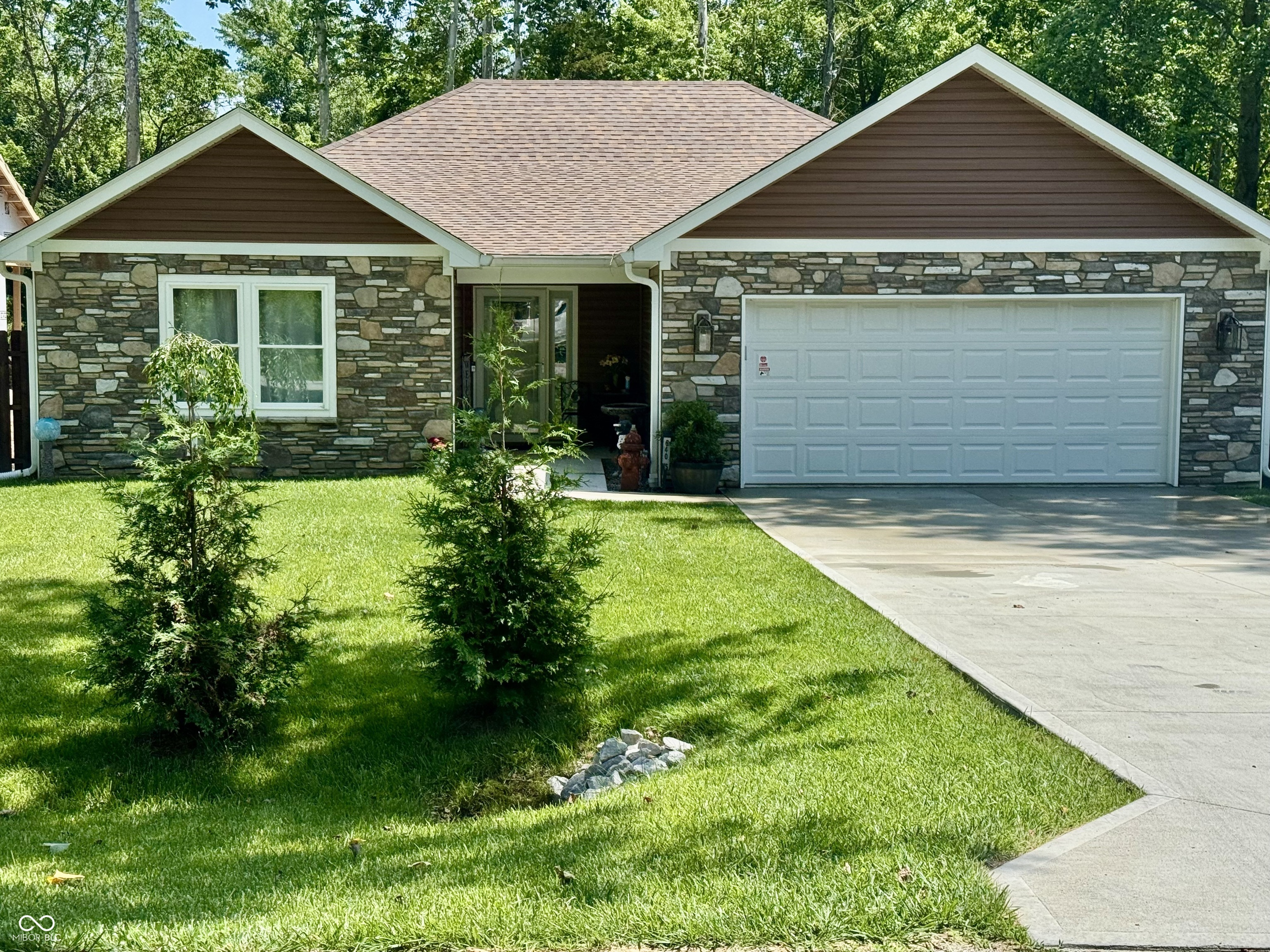640 Mill Spring Drive Coatesville, IN 46121 - Photo 2 of 36
