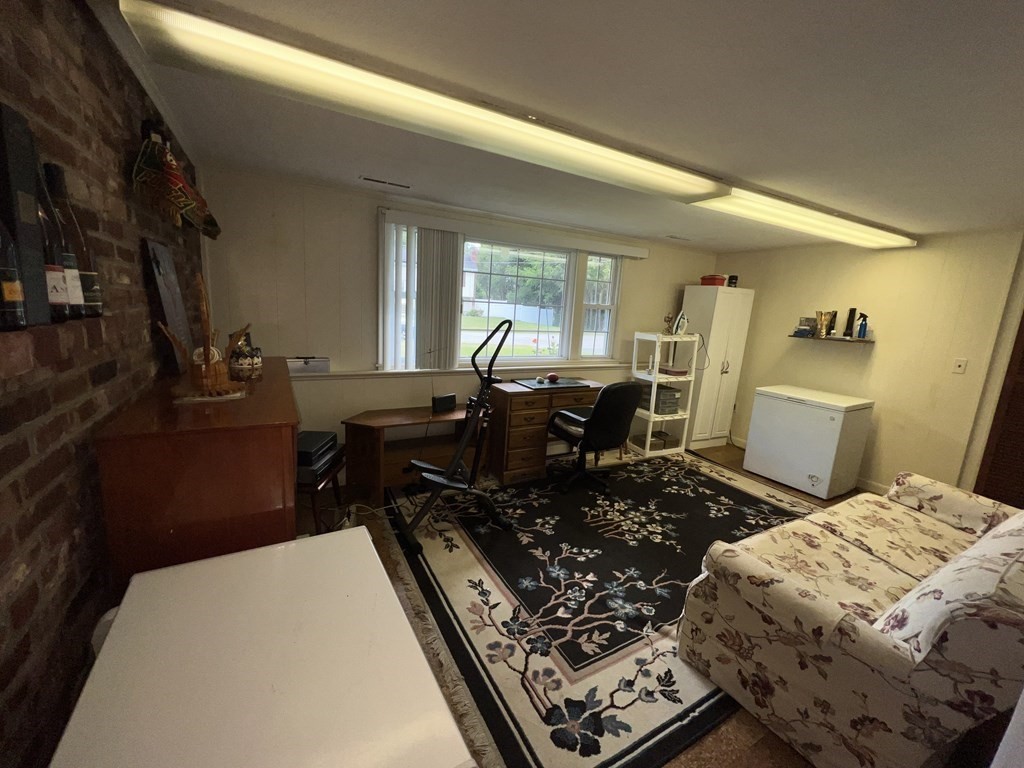 52 Crest Road Framingham, MA 01702 - Photo 11 of 39 Gallery Image 11
