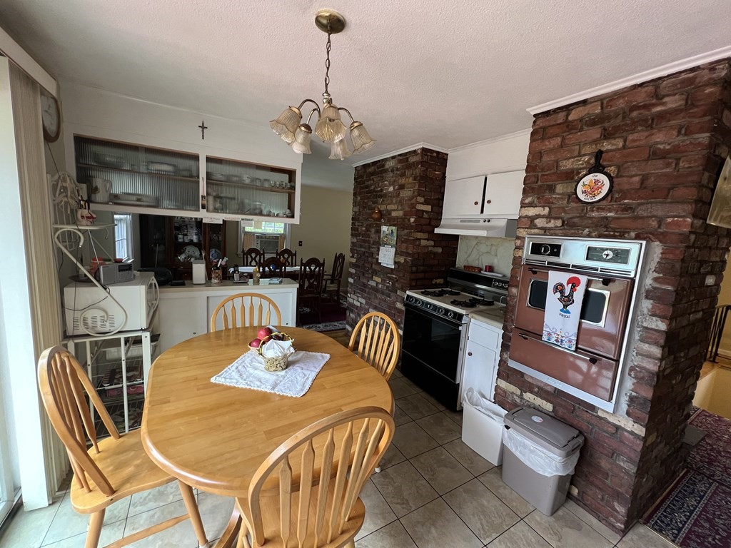 52 Crest Road Framingham, MA 01702 - Photo 18 of 39 Gallery Image 18
