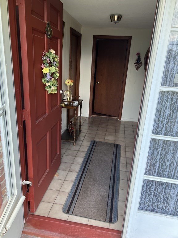 52 Crest Road Framingham, MA 01702 - Photo 2 of 39 Gallery Image 2