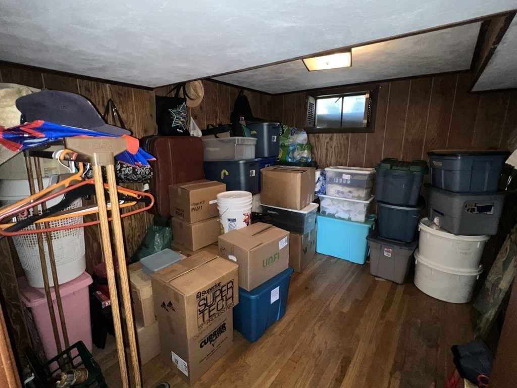 52 Crest Road Framingham, MA 01702 - Photo 8 of 39 Gallery Image 8