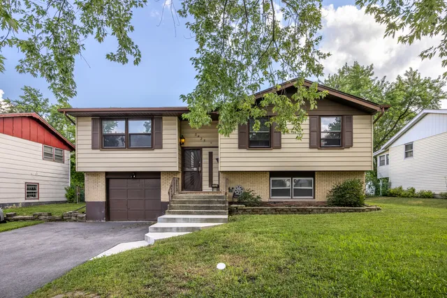 $195,000 | 3425 Birchwood Drive, Hazel Crest, IL 60429