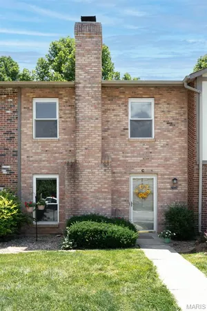 $170,000 | 61 Park Charles Boulevard North, Unit C, St. Peters, MO 63376