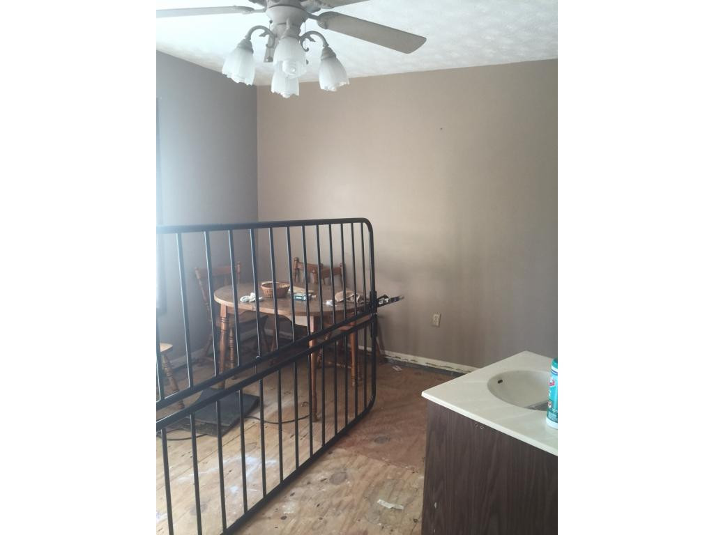 106 Hart Road, Unit 2 Elizabethton, TN 37643 - Photo 5 of 10 Photo 5