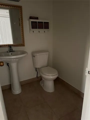 a view of entryway and gallery