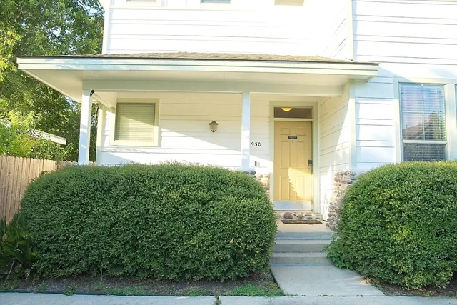 a view of outdoor space yard and porch