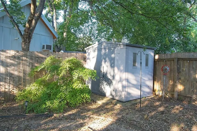 $3,600 | 930 East 50th Street, Austin, TX 78751