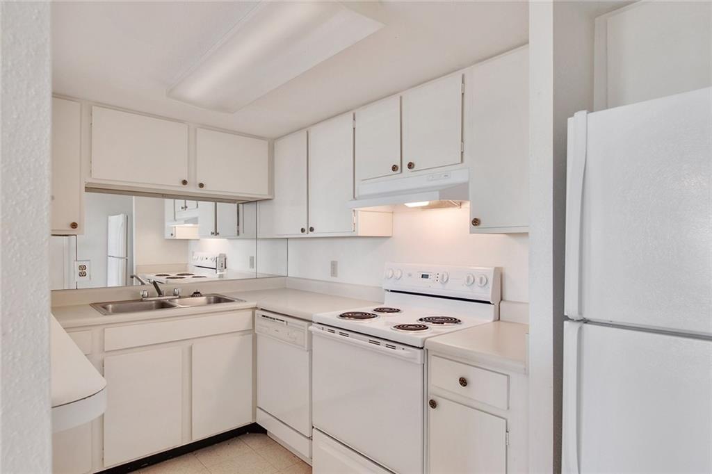 401 Metairie Road, Unit PH30 Metairie, LA 70005 - Photo 4 of 12