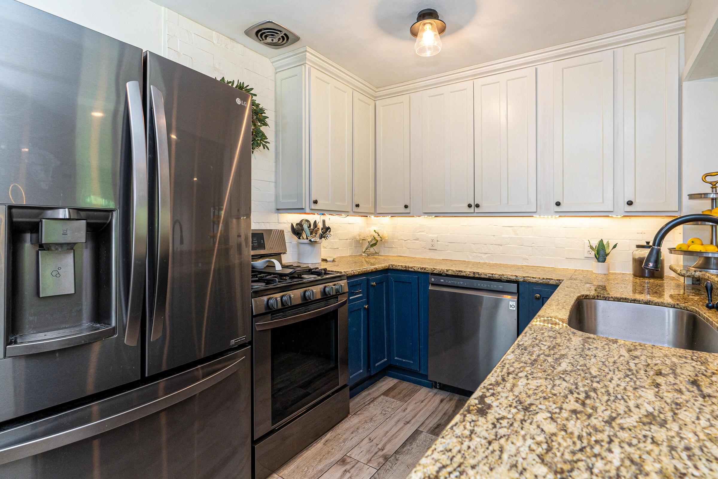 2272 Bristol Road Columbus, OH 43221 - Photo 13 of 38 Updated Kitchen features stainless steel appliances.