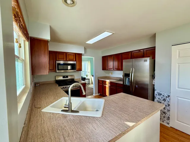 $430,000 | 601 Greystone Lane, Bolingbrook, IL 60440