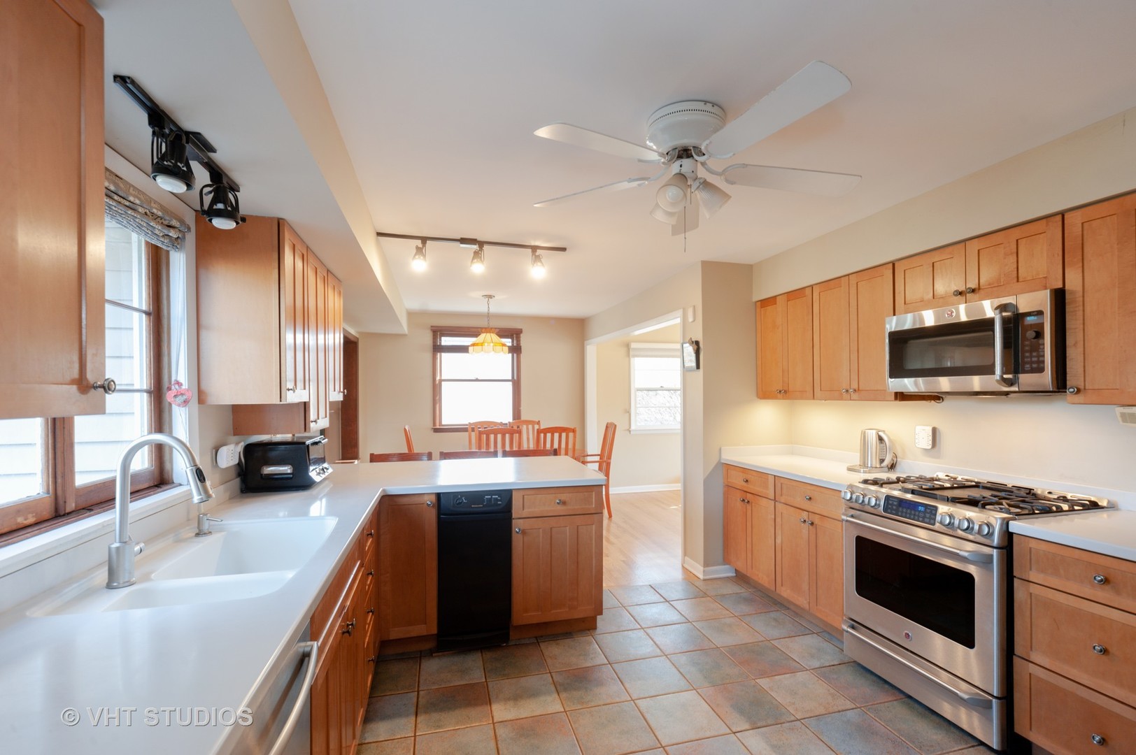 2010 Beechnut Road Northbrook, IL 60062 - Photo 9 of 43