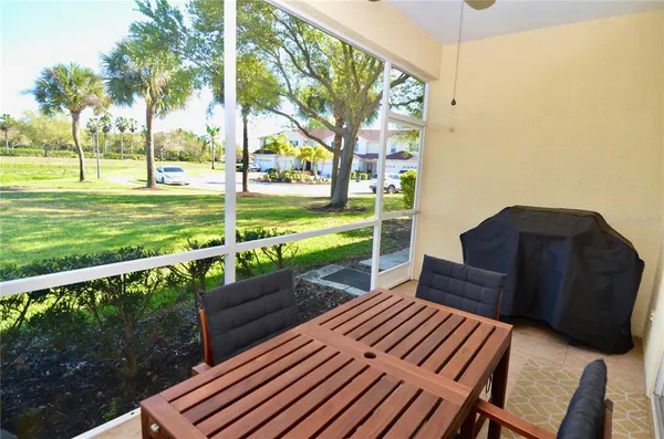 a view of sitting area with chairs