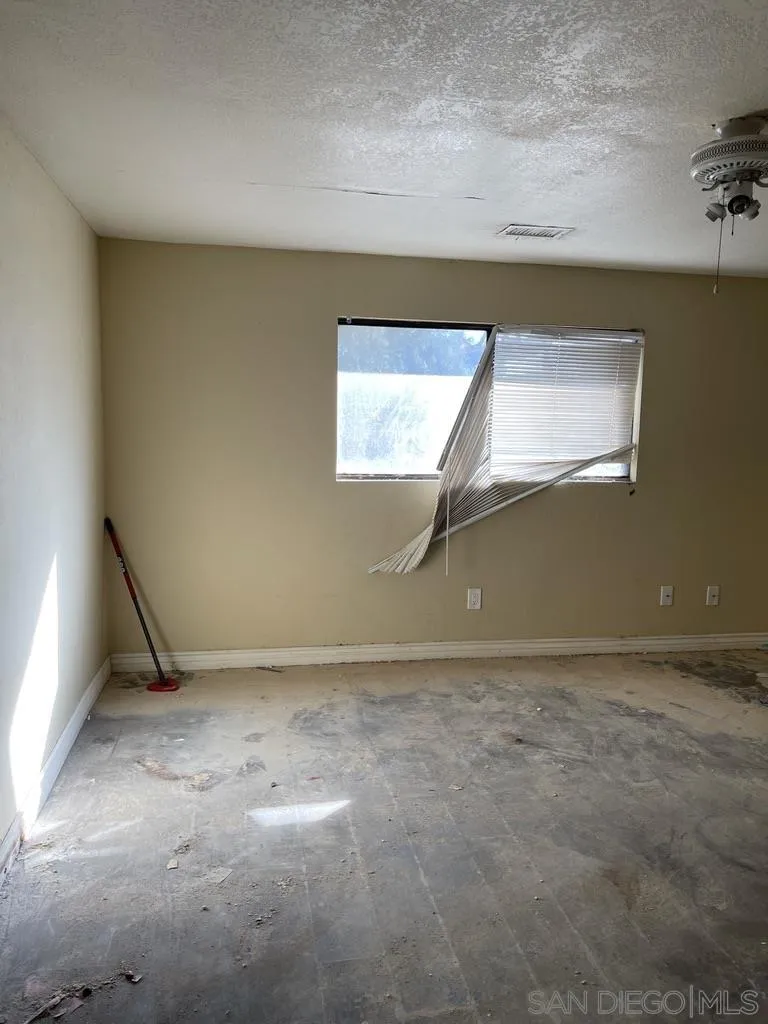 34792 Cedar Road Barstow, CA 92311 - Photo 12 of 26 a view of an empty room