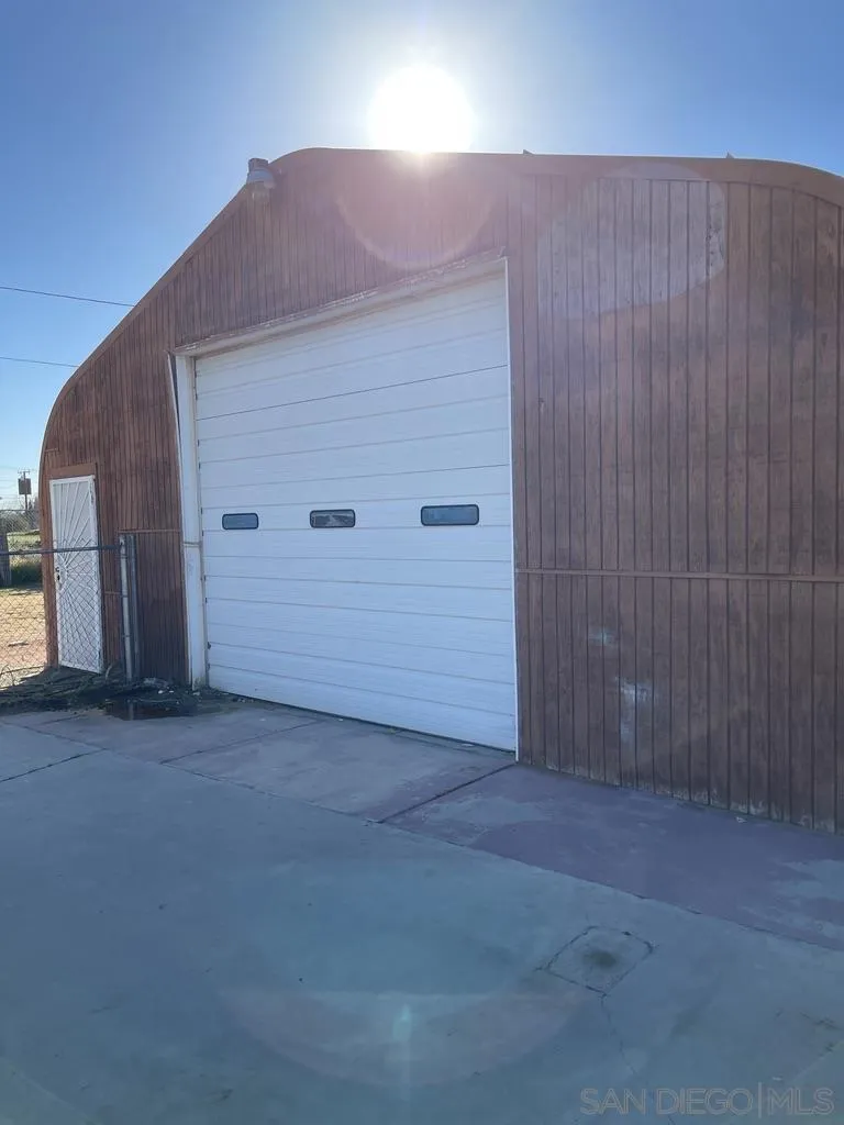 34792 Cedar Road Barstow, CA 92311 - Photo 20 of 26 a view of an empty room