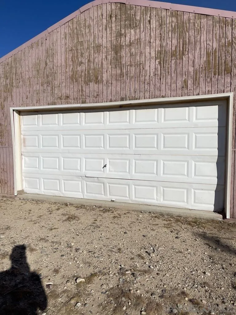 34792 Cedar Road Barstow, CA 92311 - Photo 25 of 26 a view of wooden door
