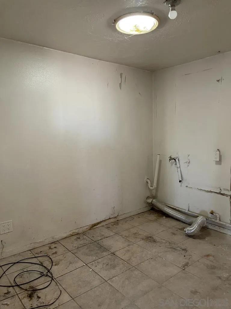 34792 Cedar Road Barstow, CA 92311 - Photo 6 of 26 a view of a room