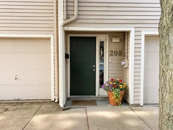 $5,200 | 208 Charles Street, Unit 208, Cambridge, MA 02141