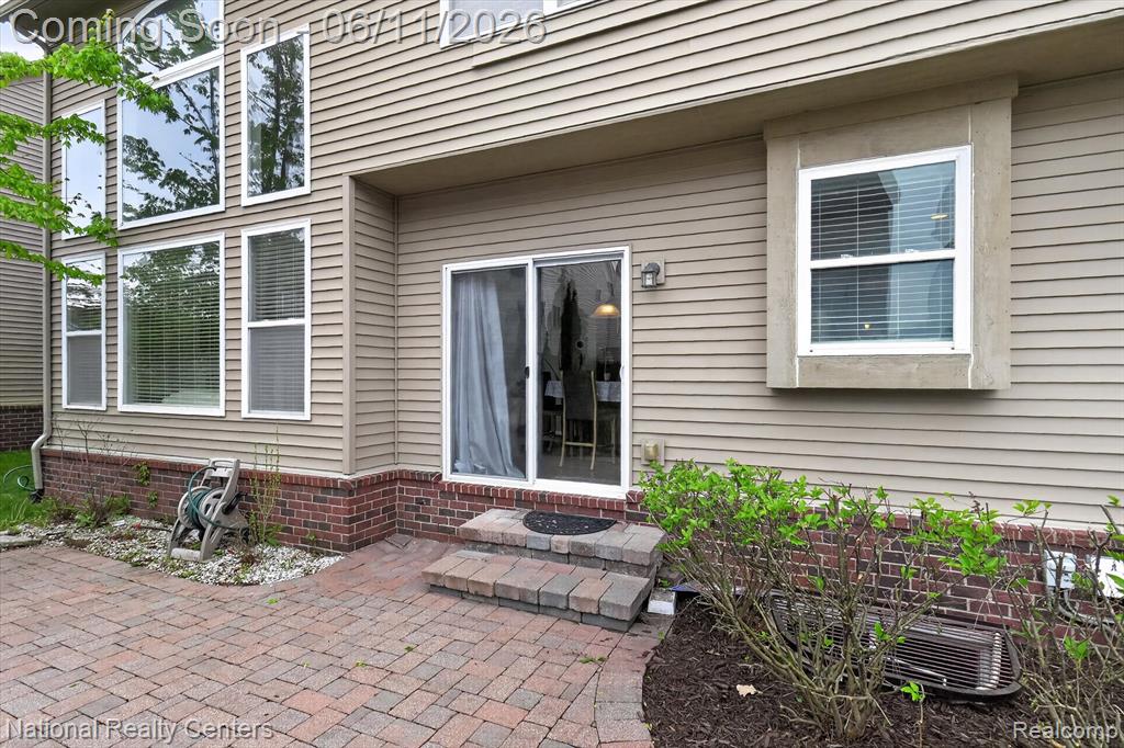 27412 Victoria Road Novi, MI 48374 - Photo 43 of 61