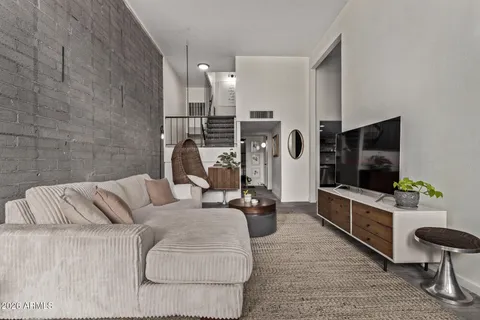 $525,000 | 334 West Medlock Drive, Unit D102, Phoenix, AZ 85013