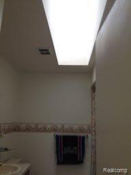 39599 Squire Road Novi, MI 48375 - Photo 10 of 12 SQUIRE MAIN BATH.jpg
