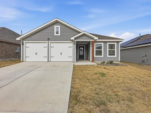 $325,000 | 916 American Flyer Boulevard, Fort Worth, TX 76108