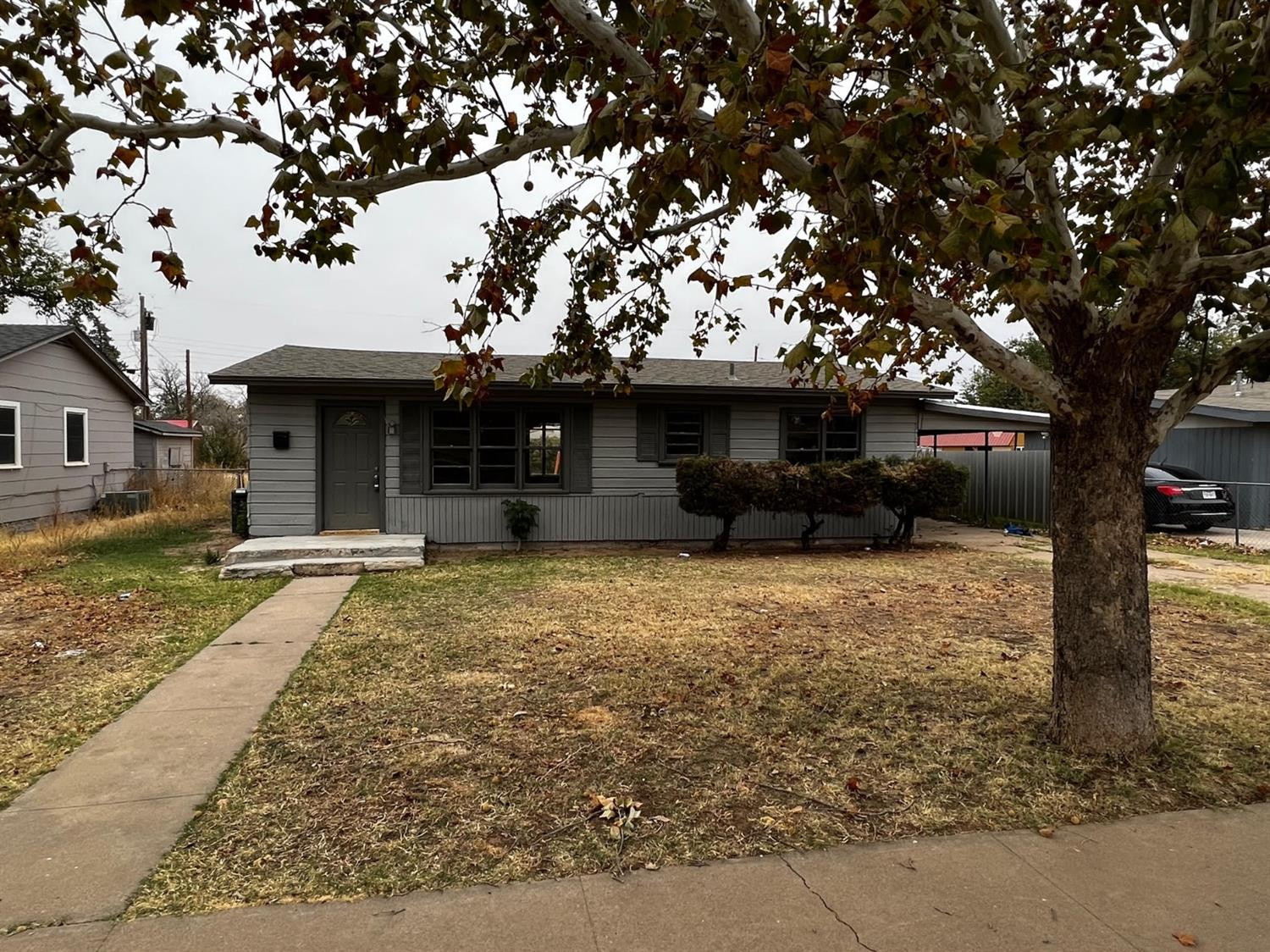 6503 Avenue T Lubbock, TX 79412 - Photo 2 of 15 a front view of a house with a yard