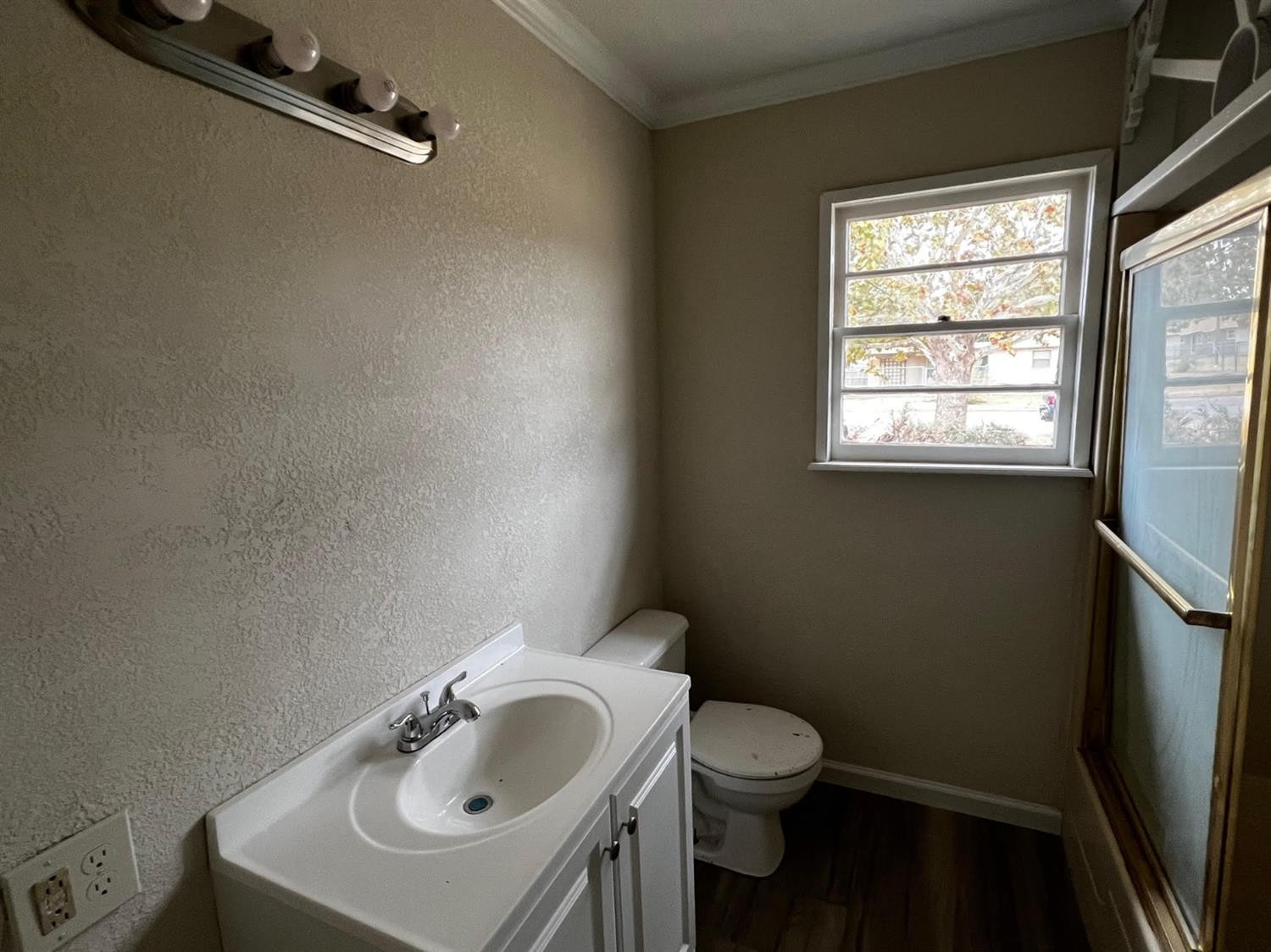6503 Avenue T Lubbock, TX 79412 - Photo 10 of 15 a bathroom with a sink toilet and a window