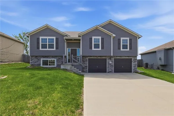 $362,500 | 513 Bud Lane, Belton, MO 64012