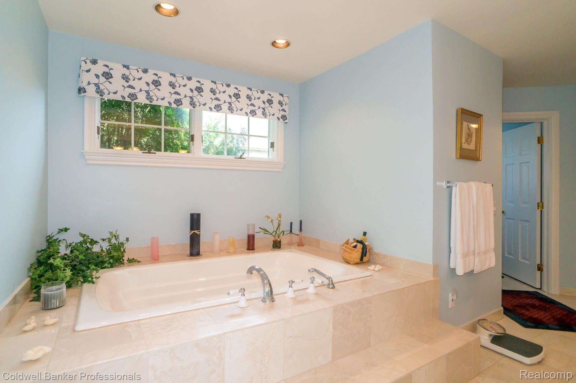 3564 Walnut Brook Drive Rochester, MI 48309 - Photo 31 of 47 27.jpg