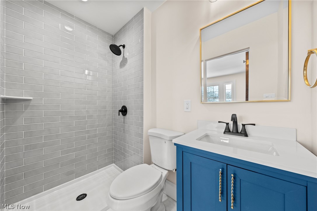 2176 Edgerton Road Cleveland, OH 44118 - Photo 23 of 48 Attached Full Bath