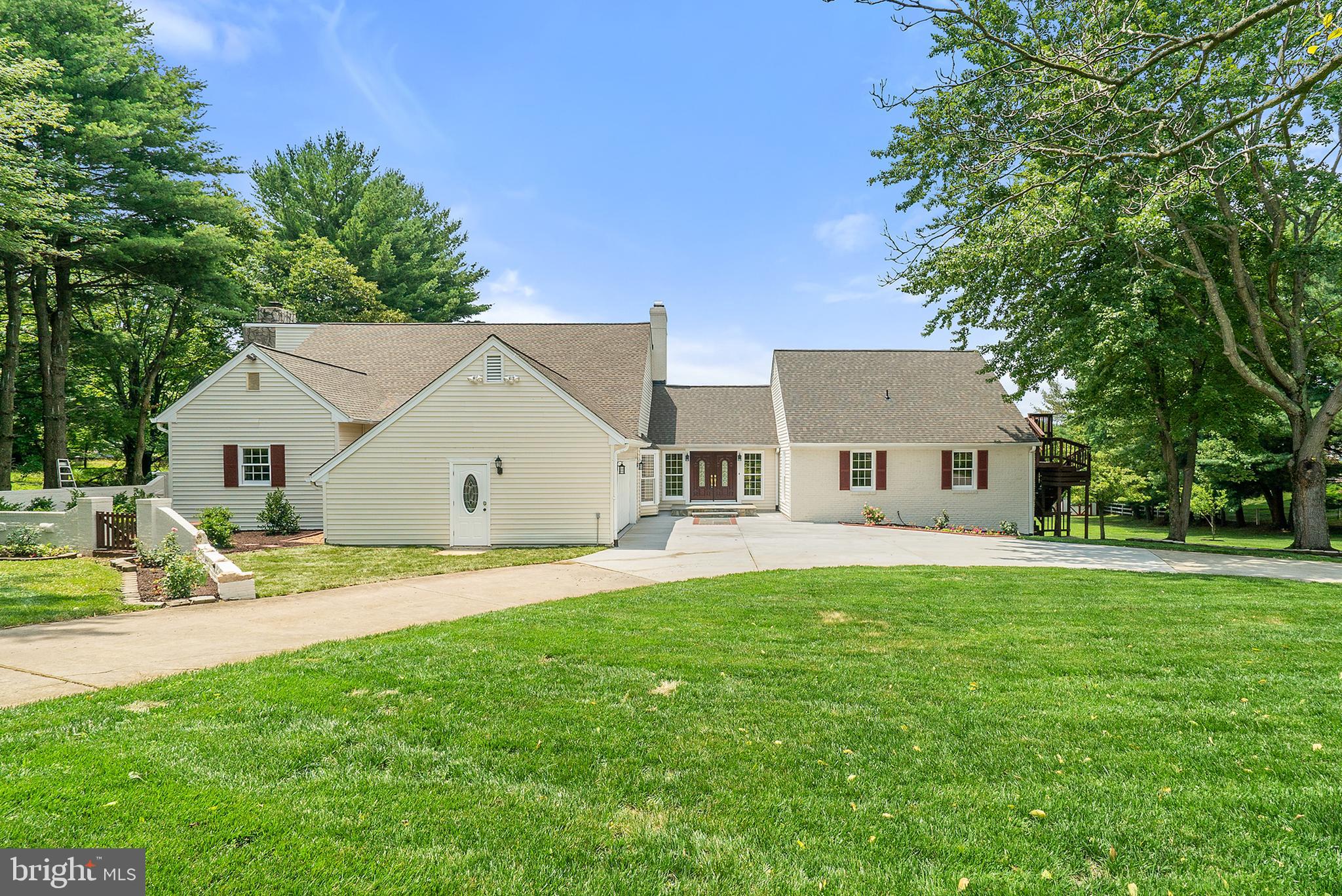 638 Seneca Road Great Falls, VA 22066 - Photo 2 of 83 Gallery Image 2